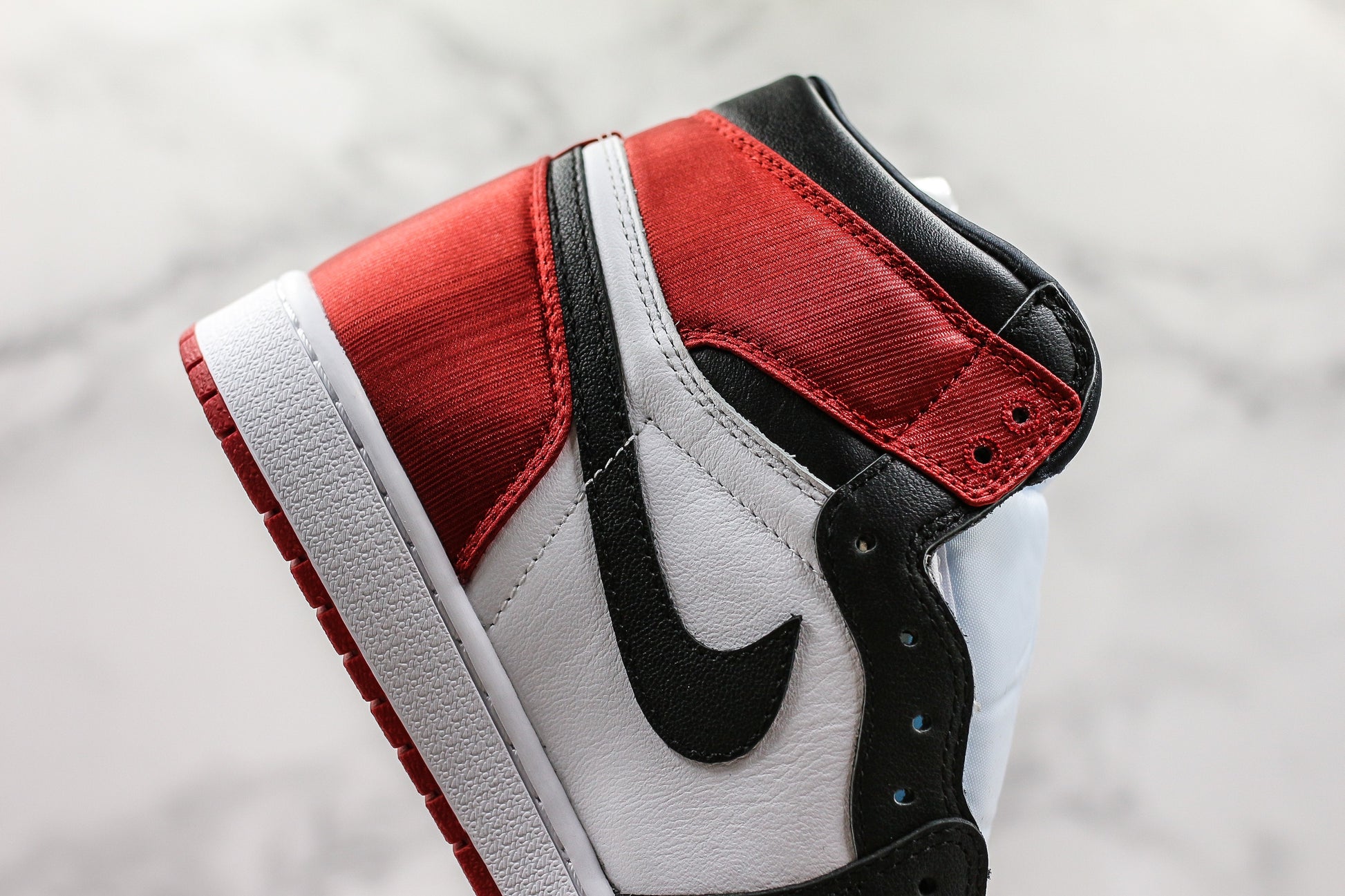 Air Jordan 1 High Black Toe