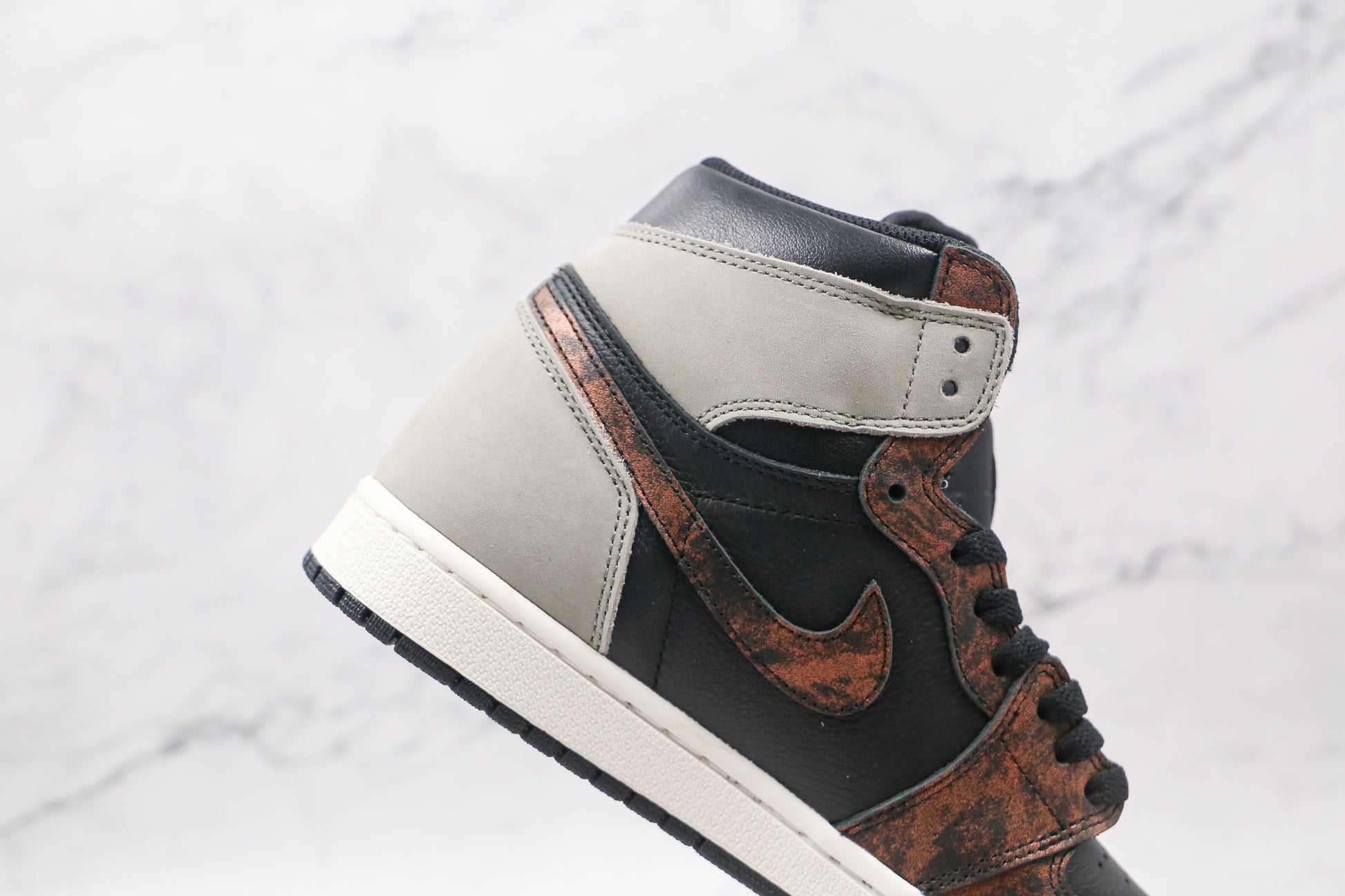 Air Jordan 1 High Shadow