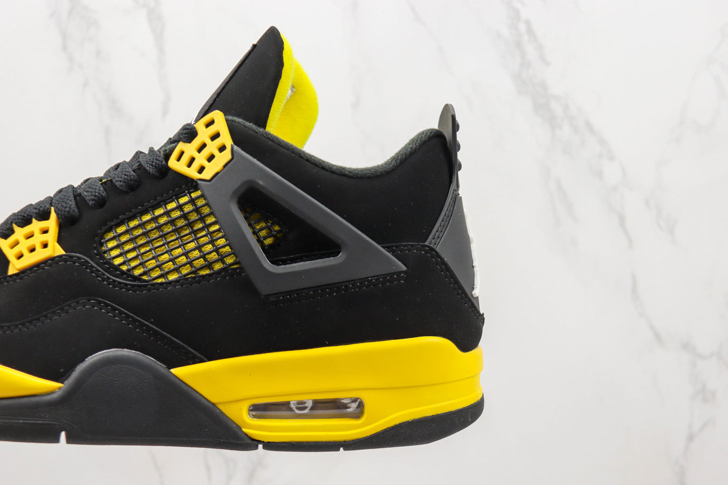 Air Jordan 4 Thunder