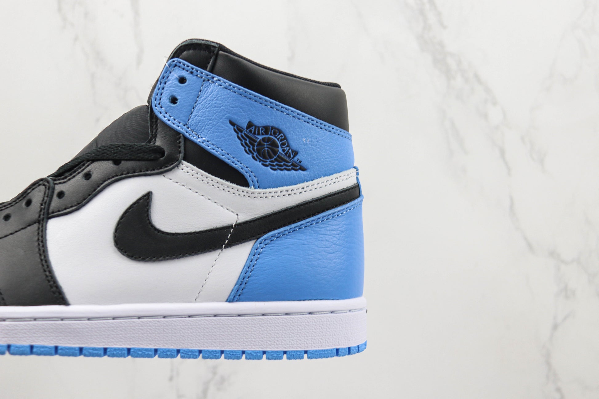 Air Jordan 1 High University Blue