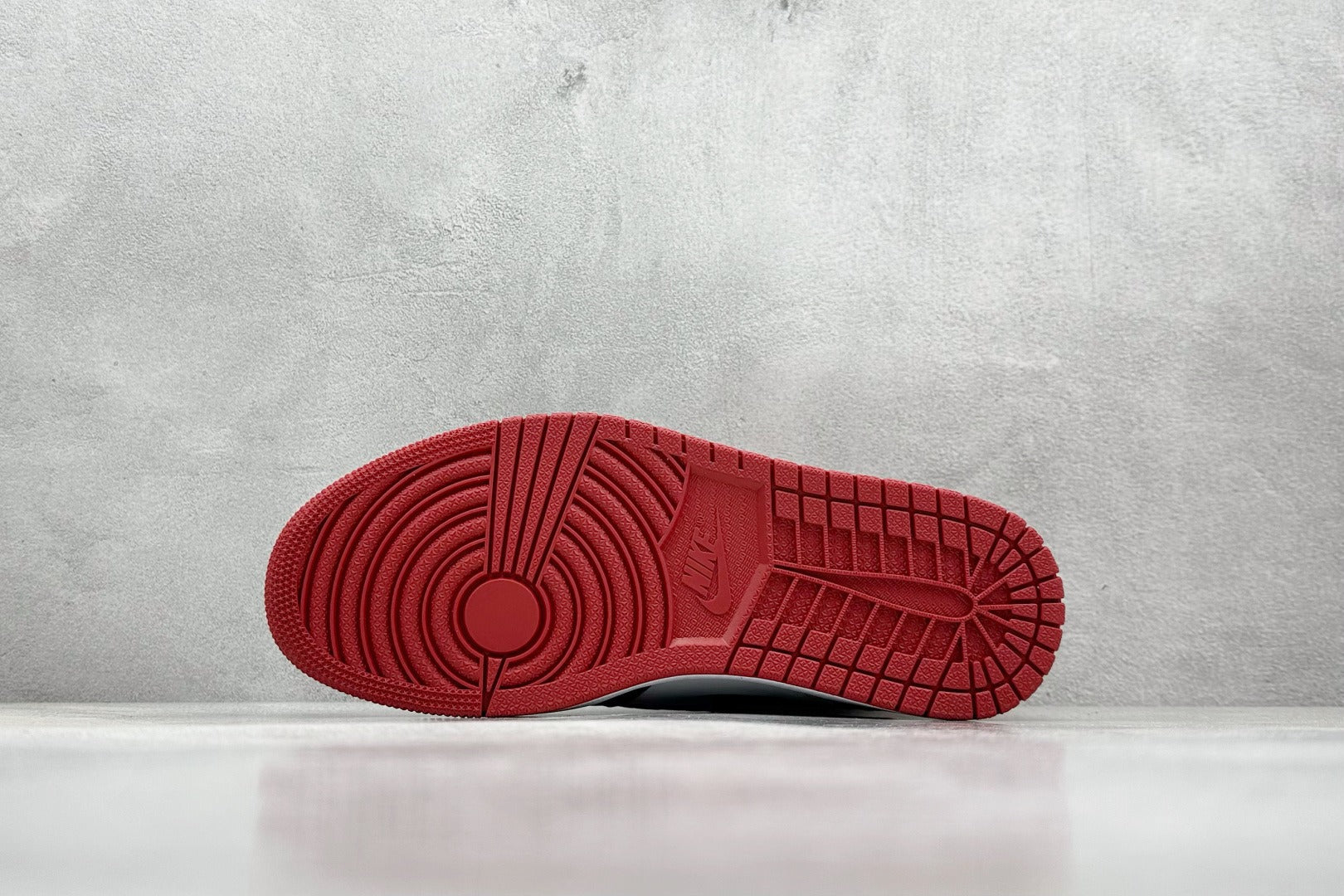 Air Jordan 1 High Ruby