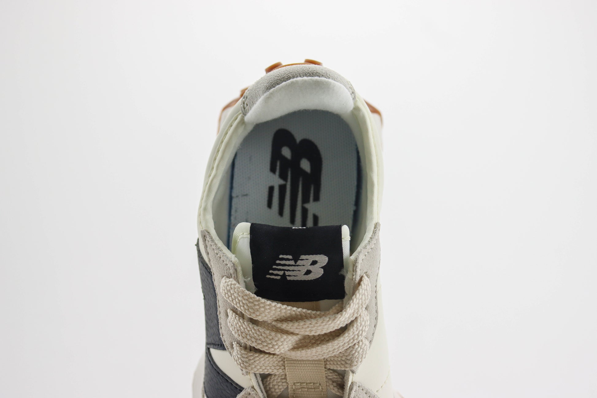 New Balance 327 White Silver WS327GD