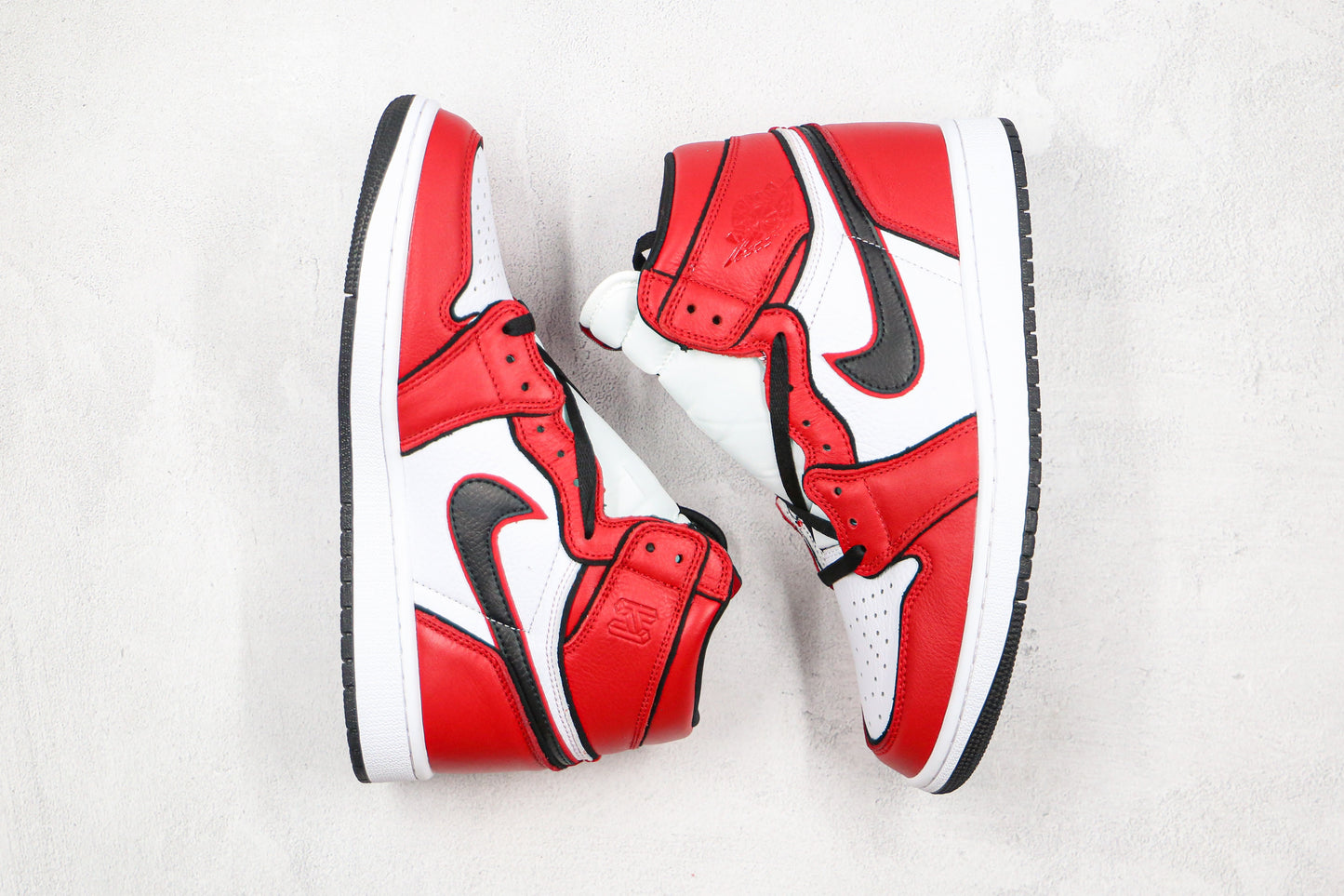 Air Jordan 1 High Red Black Outline
