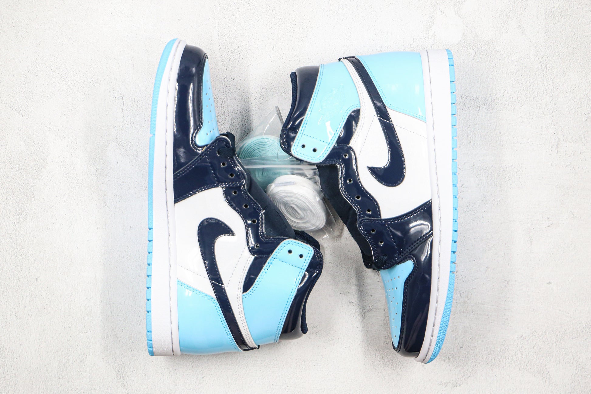 Air Jordan 1 High UNC Patent