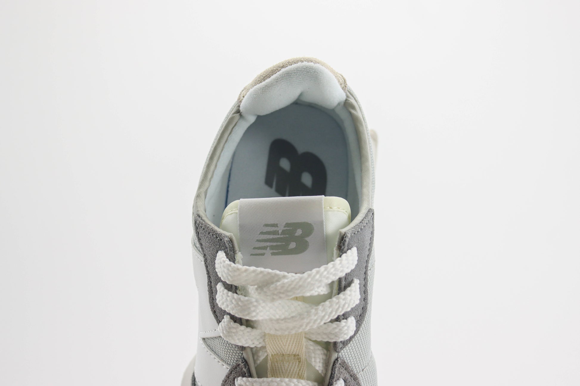 New Balance 327 White Grey