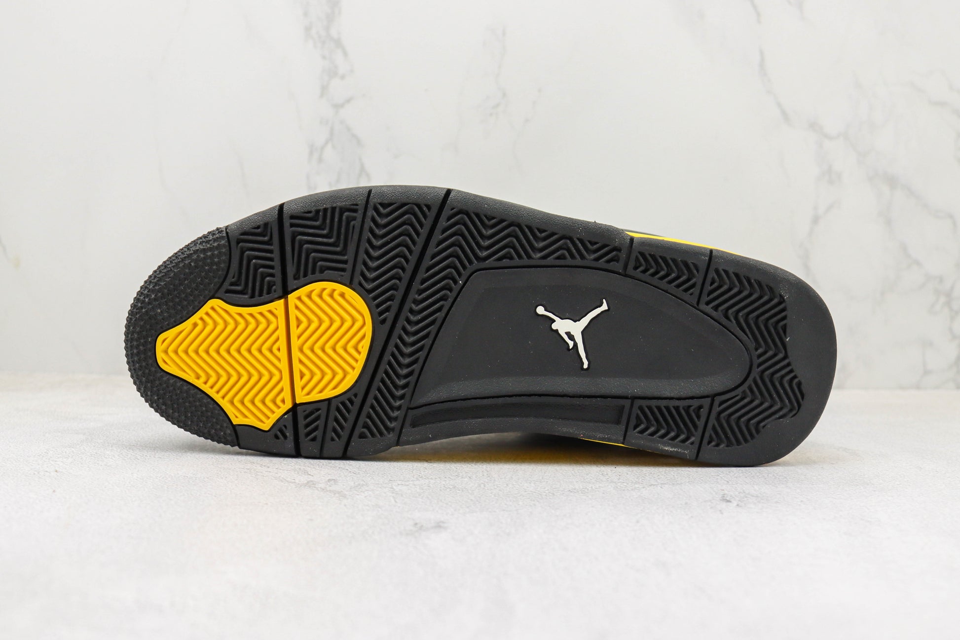 Air Jordan 4 Thunder