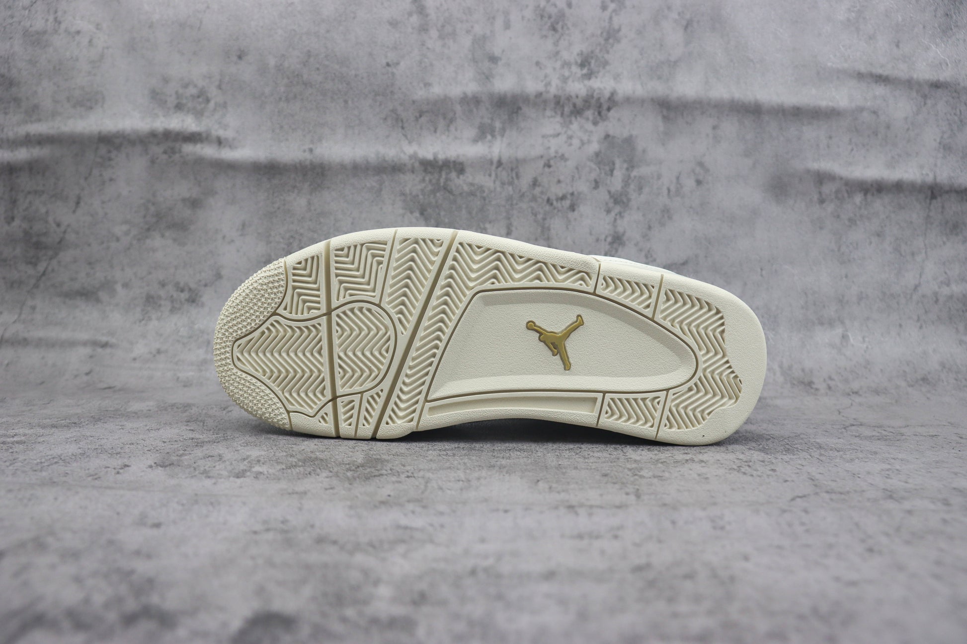 Air Jordan 4 Vivid Sulfur