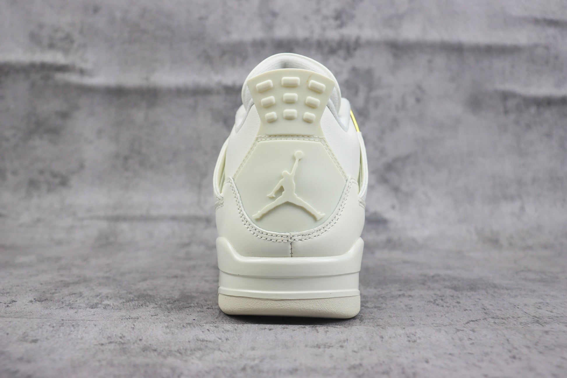 Air Jordan 4 Vivid Sulfur