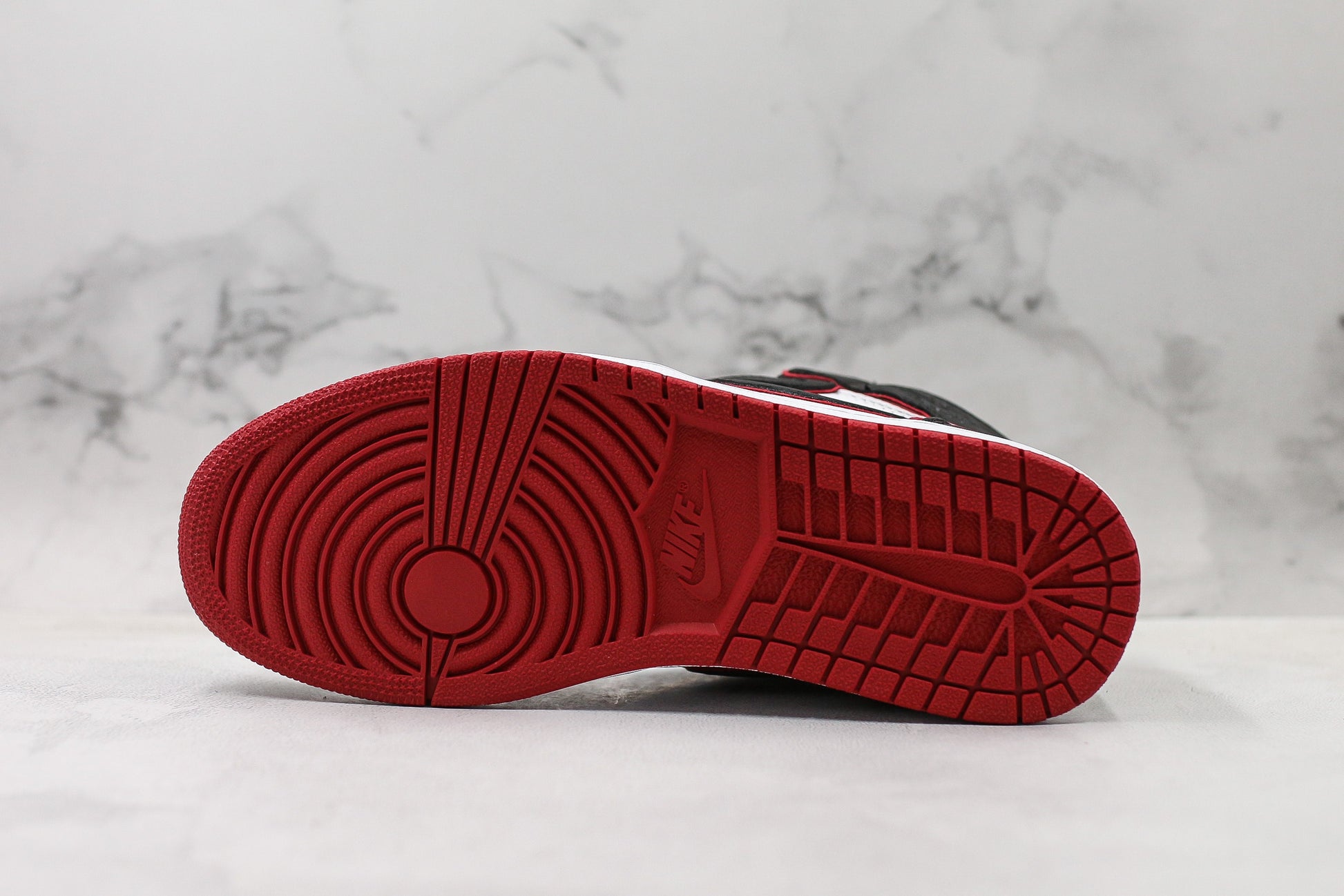 Air Jordan 1 High Black Red Outline