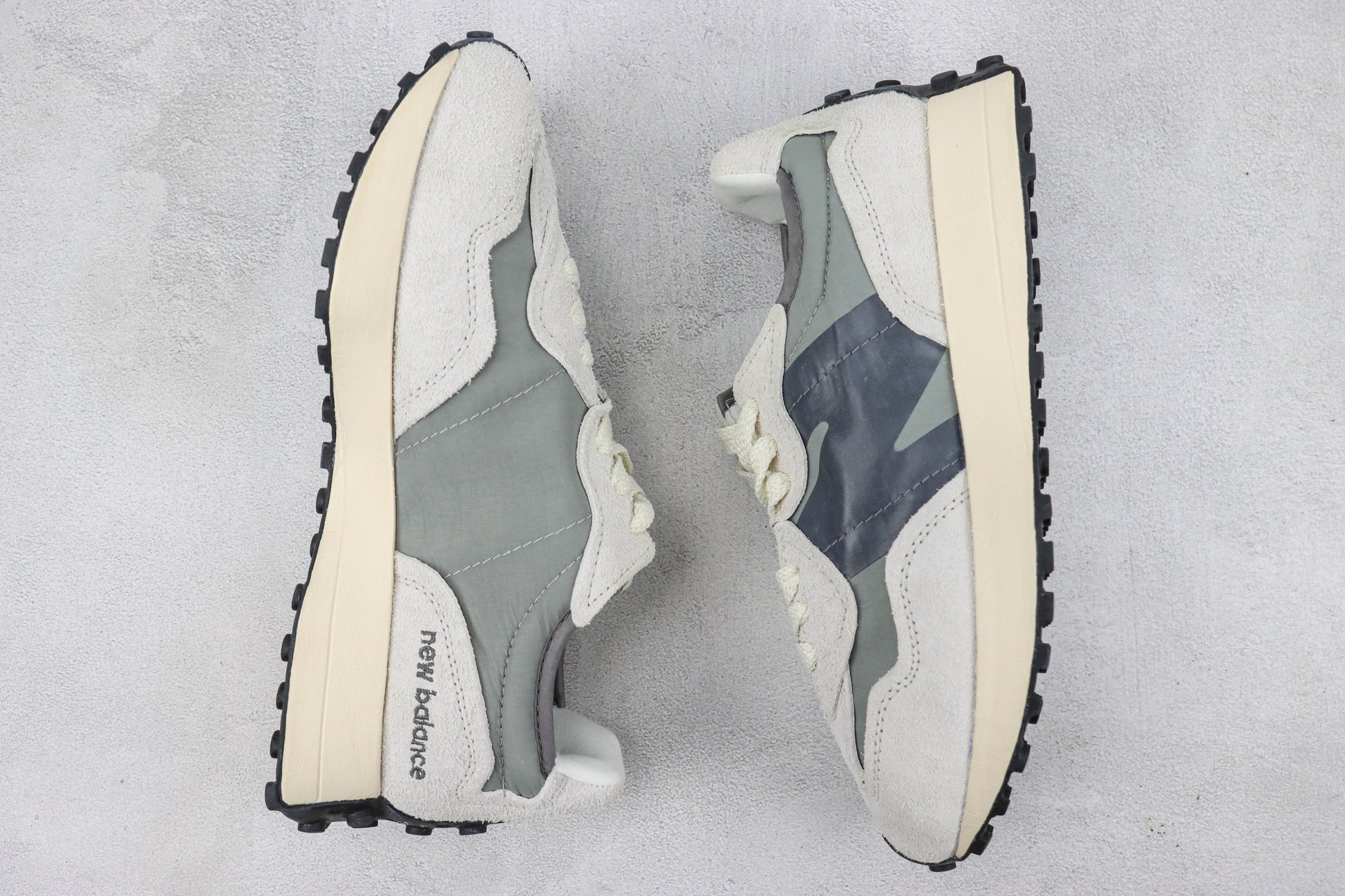 New Balance 327 Silver Grey U327WCA