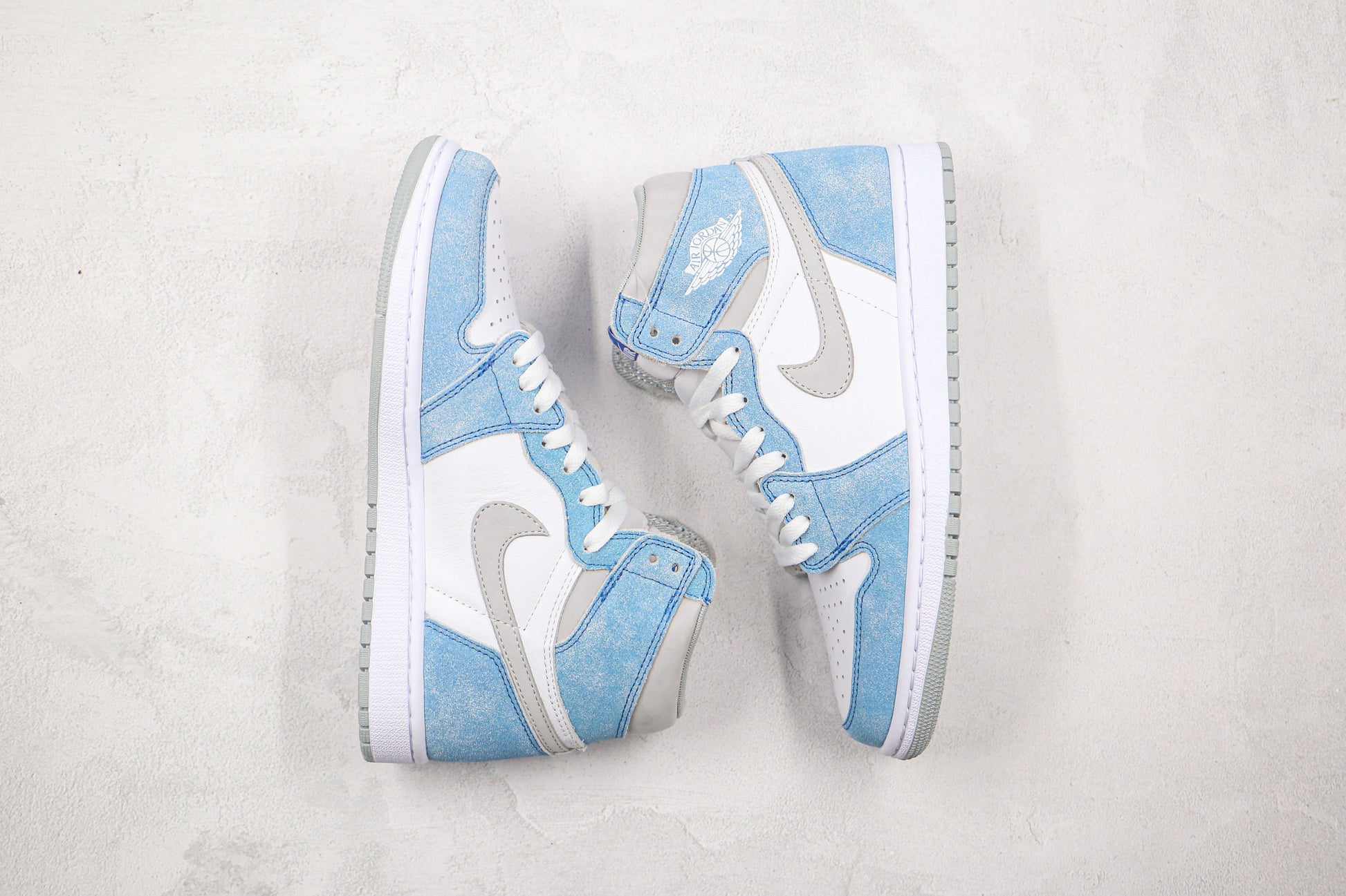 Air Jordan 1 High Hyper Royal