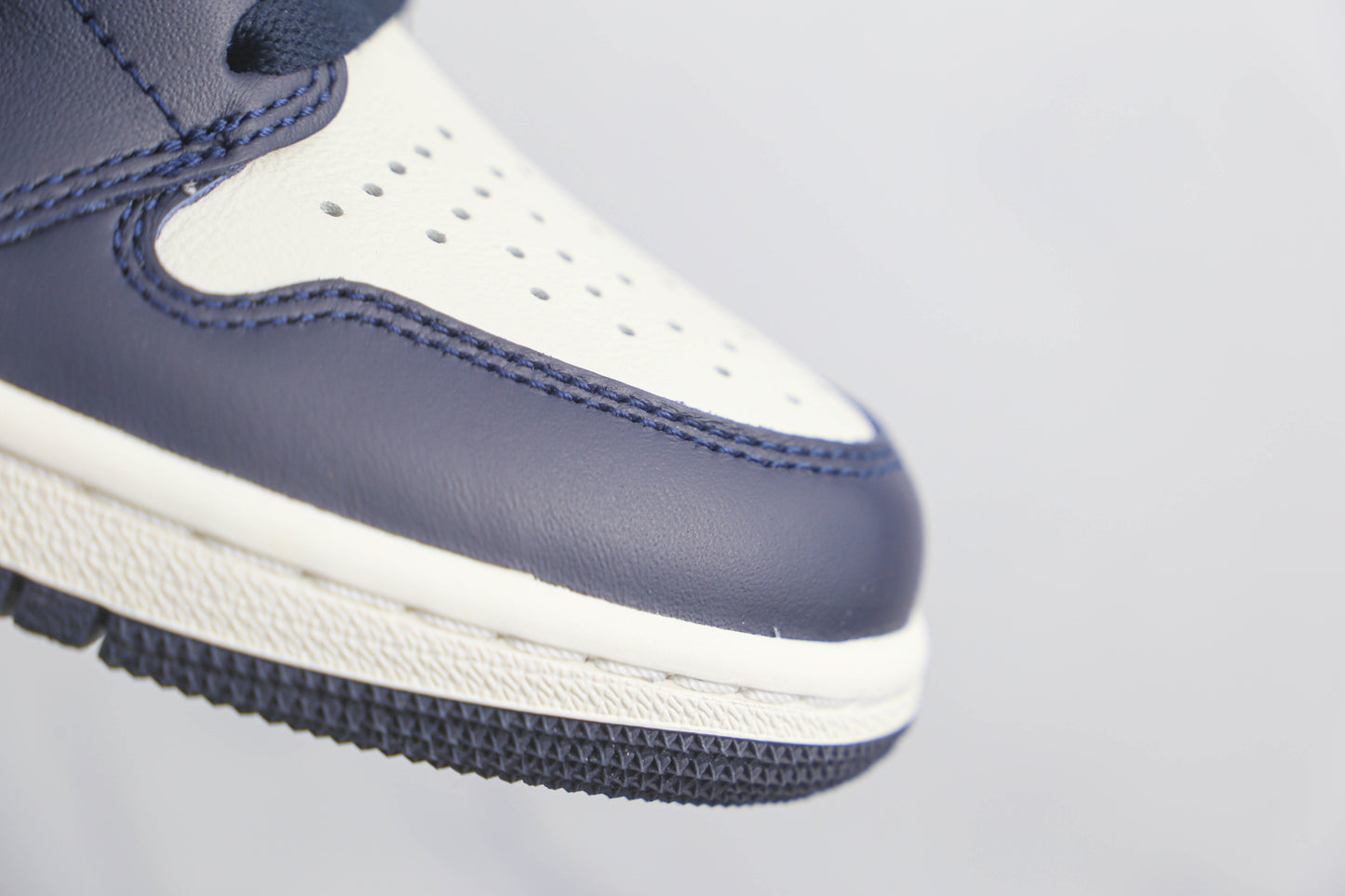 Air Jordan 1 High Obsidian