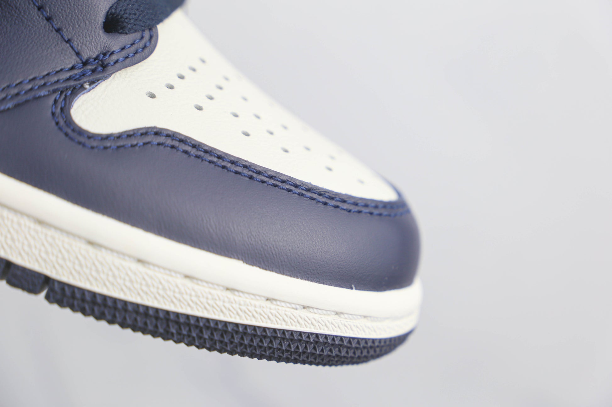 Air Jordan 1 High Obsidian