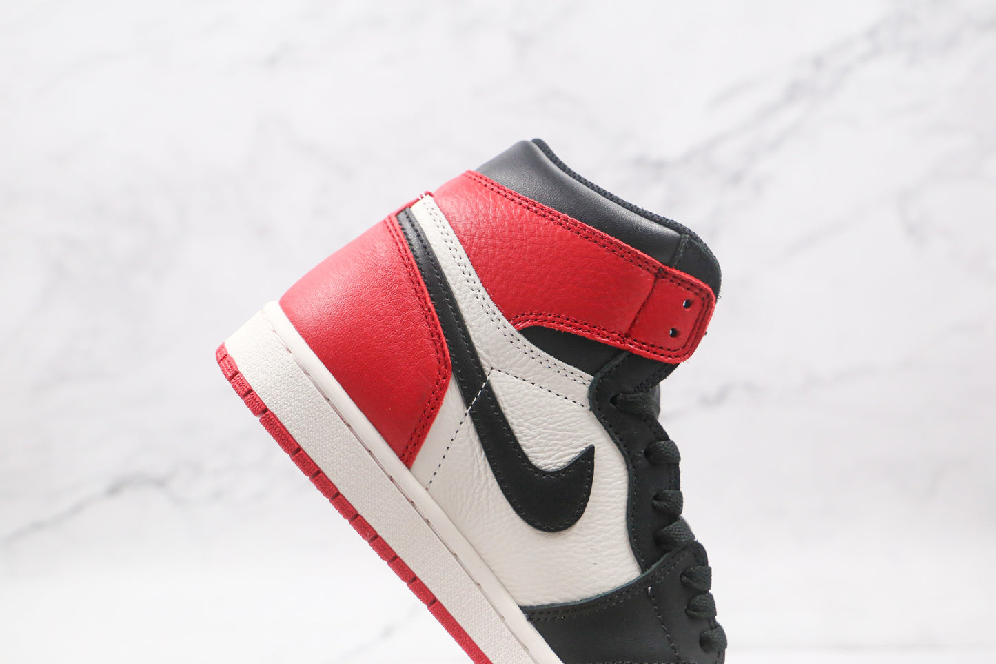 Air Jordan 1 High Bred Toe