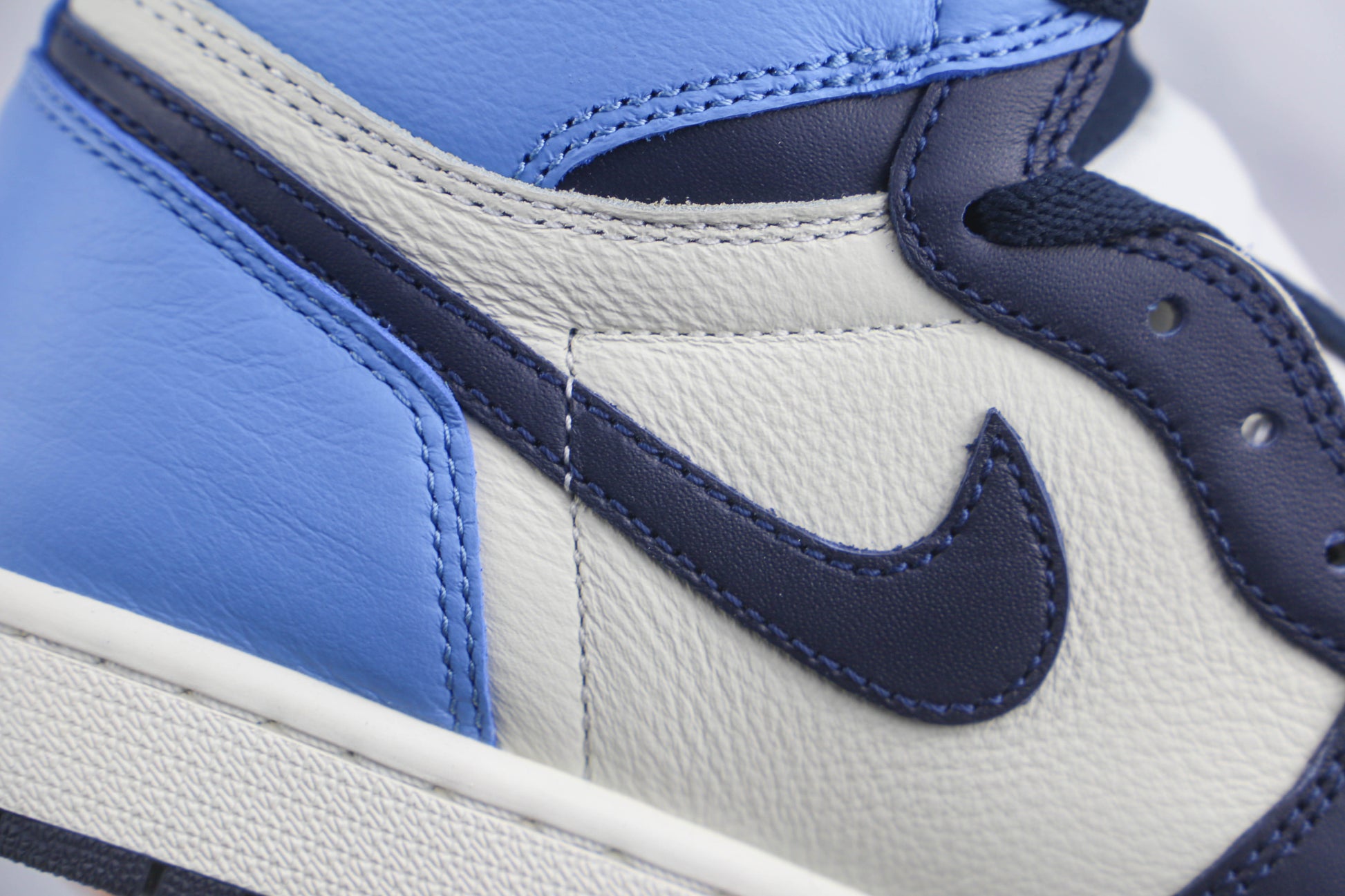 Air Jordan 1 High Obsidian
