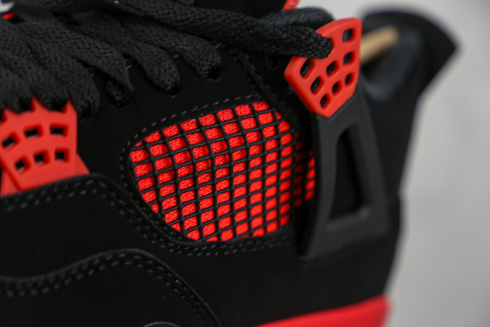 Air Jordan 4 Red Thunder