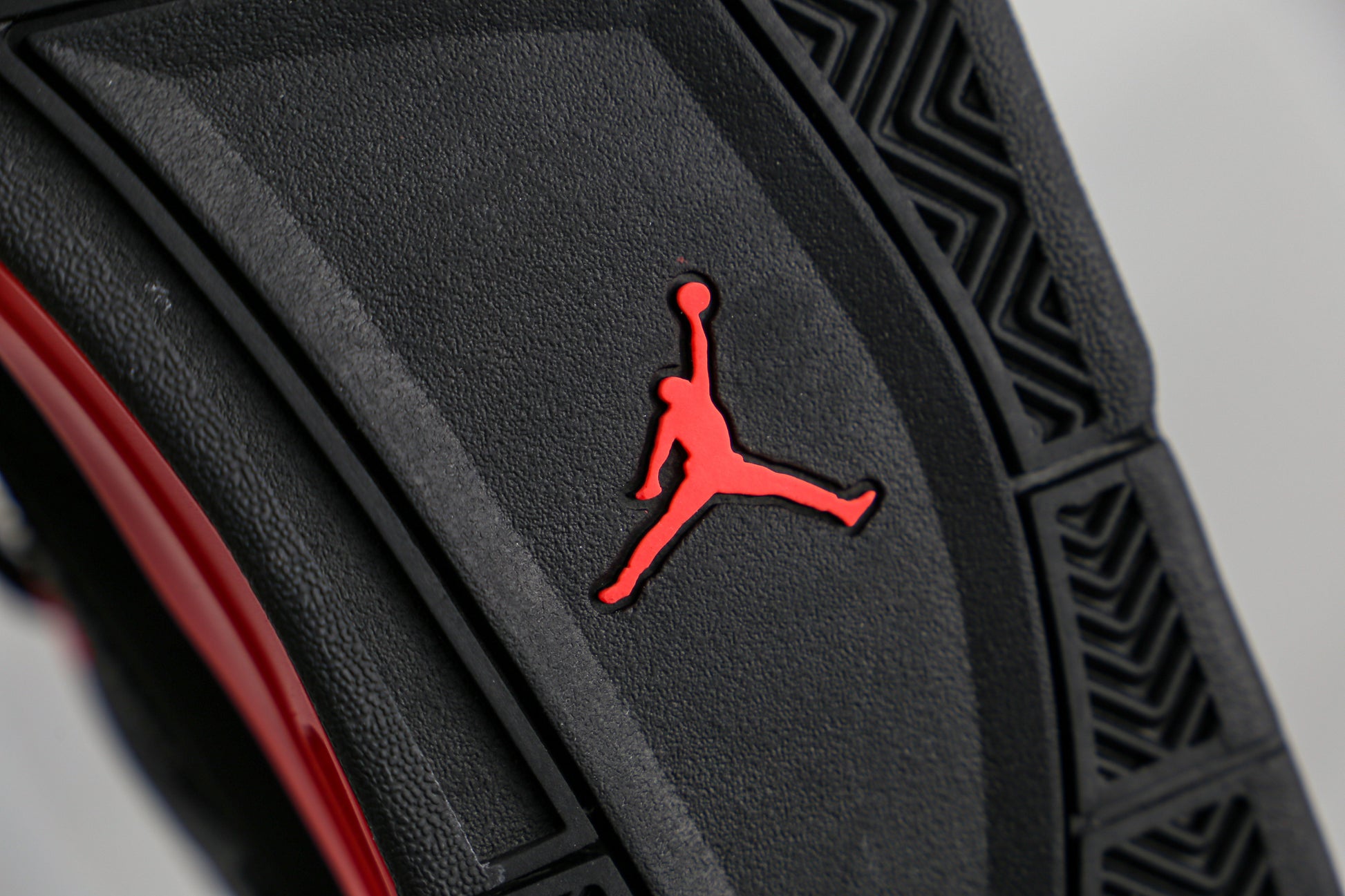 Air Jordan 4 Red Thunder