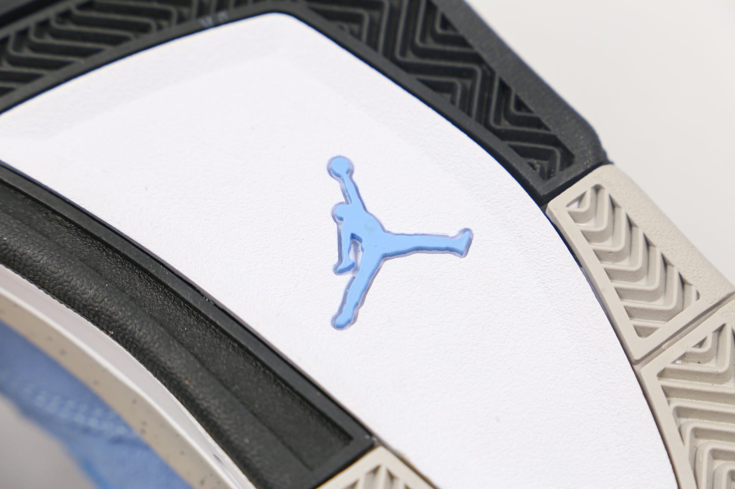 Air Jordan 4 University Blue