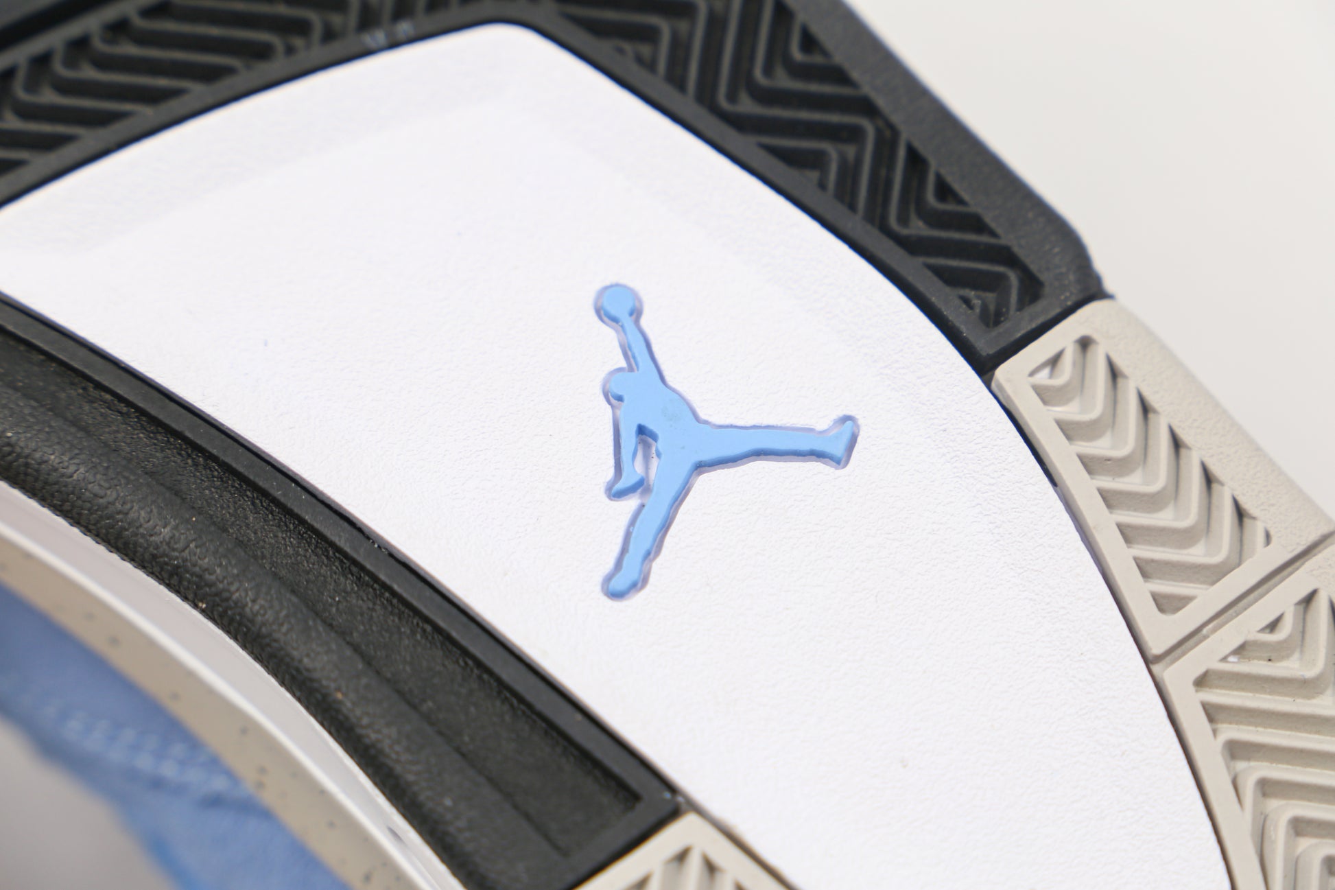 Air Jordan 4 University Blue