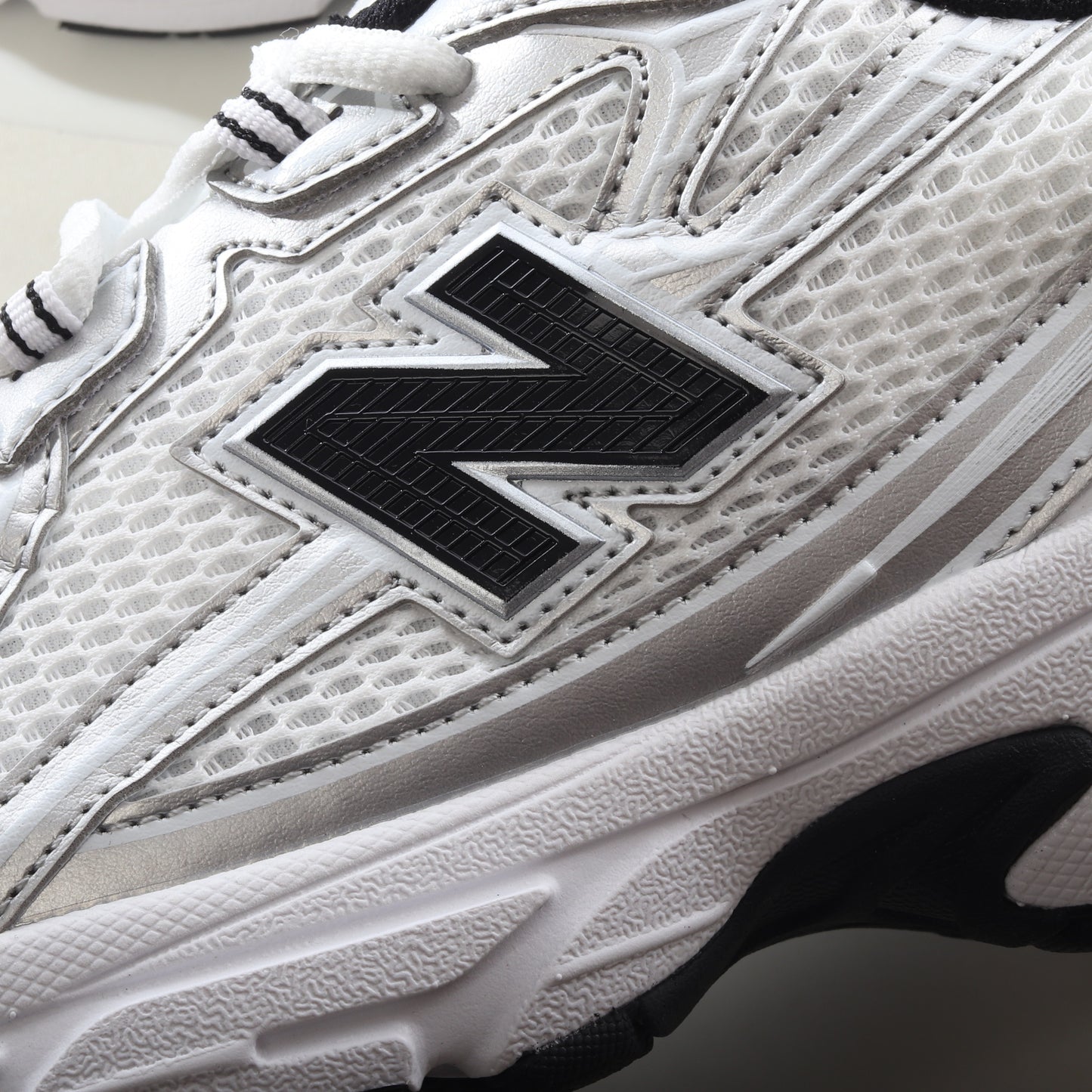 New Balance 740 White Navy Classic