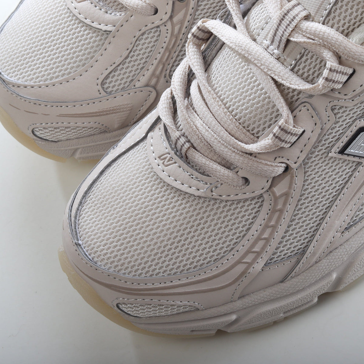 New Balance 740 Cream Grey