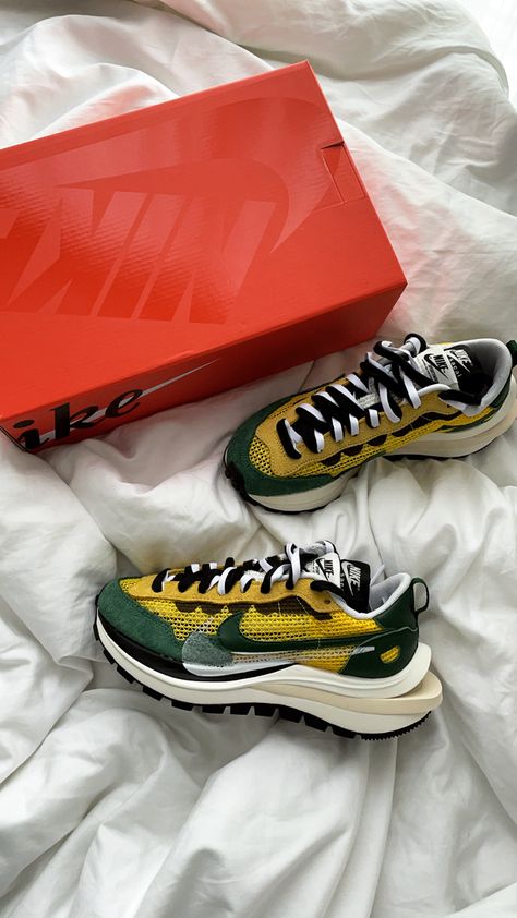 Nike Vaporwaffle Sacai Tour Yellow Stadium Green