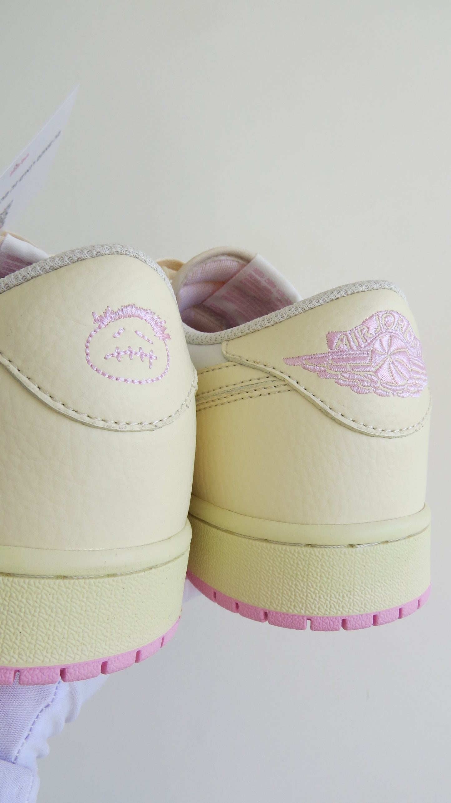 Air Jordan 1 Low Travis Scott OG Muslin And ‏Shy Pink